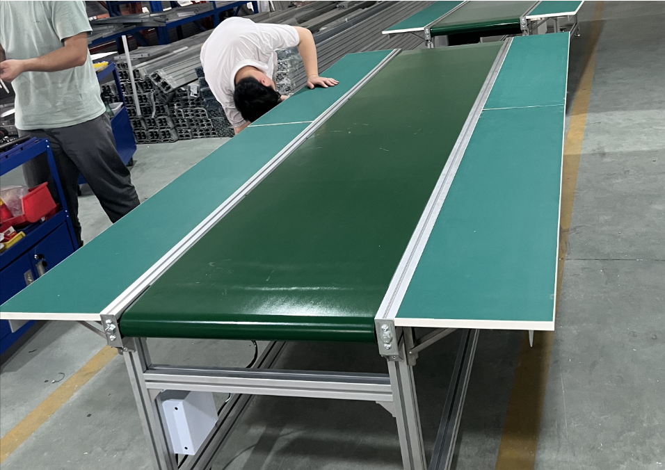 兩側(cè)帶臺面板的流水線輸送機